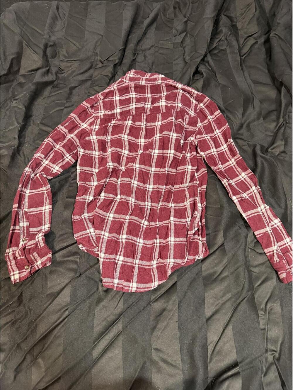 Abercrombie & Fitch Women's XS Burgundy Plaid Button-Up Shirt‎ - Picture 4 of 4